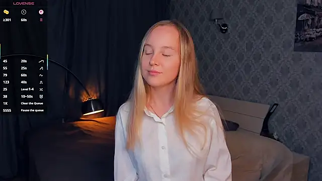 SoonMoor online show from September 20, 6:06 pm