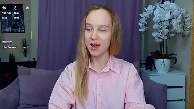 SoonMoor online show from April 11, 6:33 pm