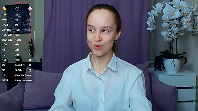 SoonMoor online show from April 12, 6:43 pm