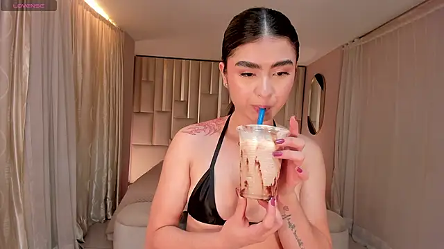 LucyWeiss  online show from October 7, 8:13 pm