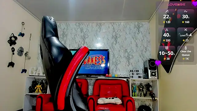 Candy Walker  online show from November 10, 7:20 pm