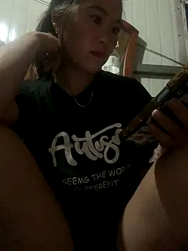 tuyetnhi-00 online show from September 25, 10:40 pm