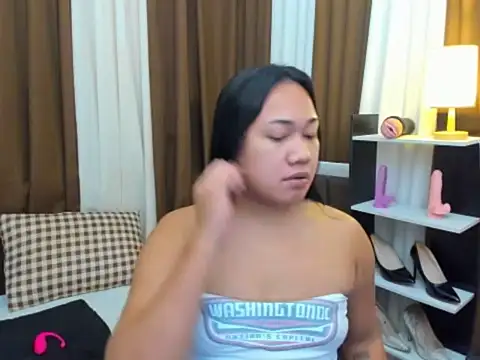 TsUncutKaren online show from October 18, 4:32 pm