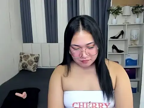 TsUncutKaren online show from February 10, 7:11 am