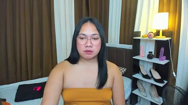 TsUncutKaren online show from October 11, 5:23 am