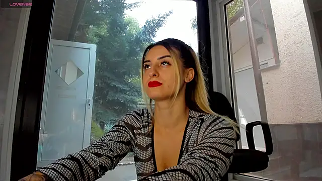 Ella Vee online show from September 11, 4:46 am