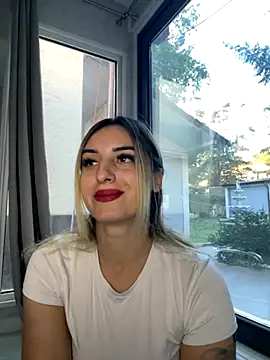 Ella Vee online show from September 24, 4:44 am