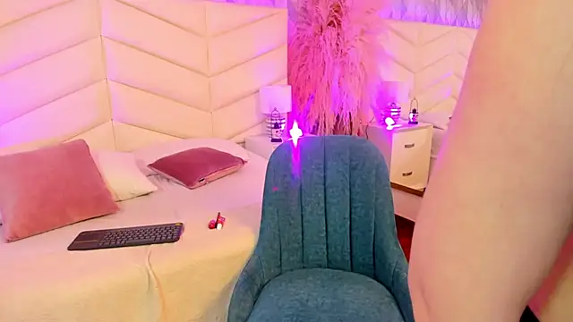 Nina Ford  online show from October 18, 8:54 pm