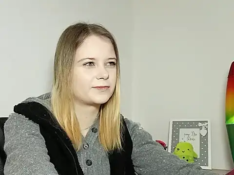 LydiaYoung online show from November 14, 7:25 pm