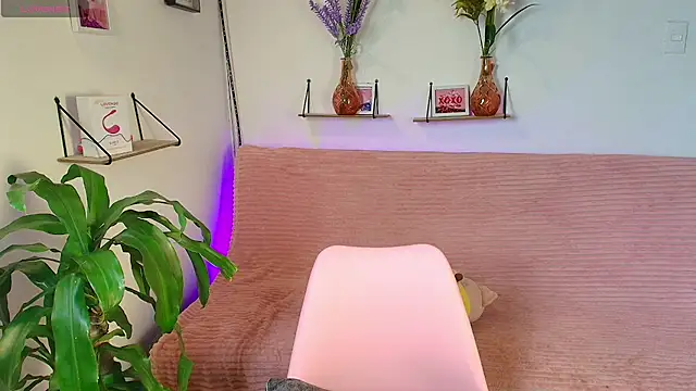 emycarver09 online show from October 16, 12:19 pm