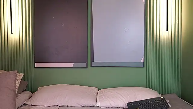 Tayler Kim online show from October 1, 6:46 pm