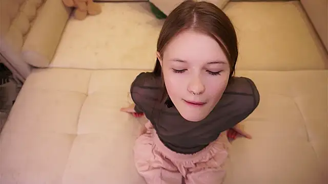 LynHillaire online show from October 9, 11:03 am