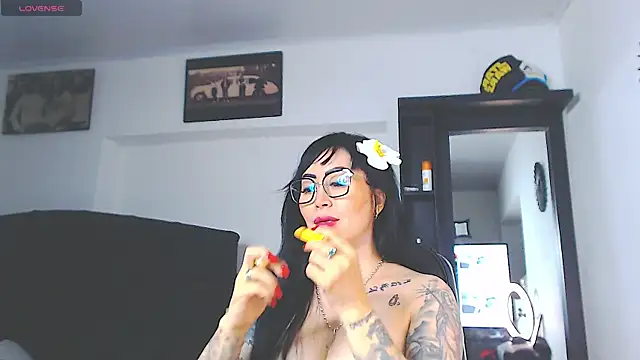 Vicky hotmilf online show from March 26, 11:34 am