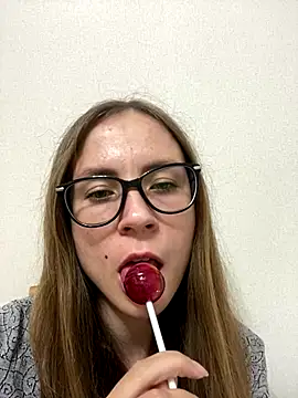 SophieDesire online show from September 17, 7:45 pm