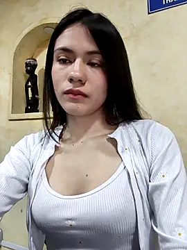 CHARLOTTE  05 online show from October 6, 1:06 pm