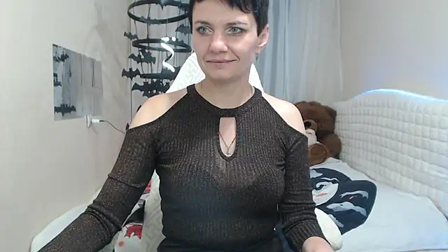 AvaSaturnian online show from October 10, 12:43 pm