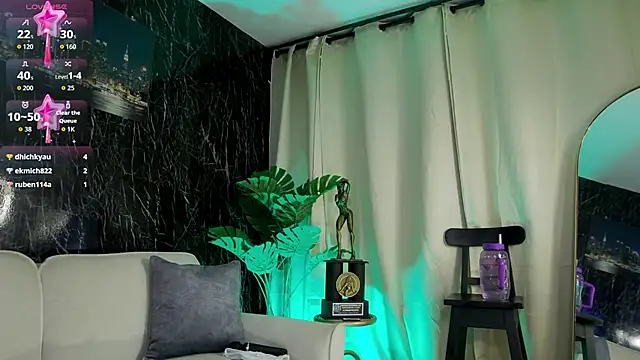 Emily Foxx01 online show from September 12, 11:45 pm