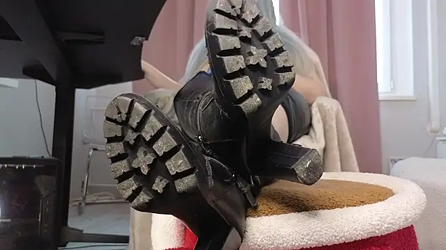 CruelSiren online show from February 12, 7:32 am