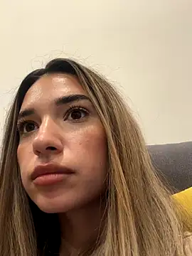 ItalianGirl online show from October 9, 7:51 pm