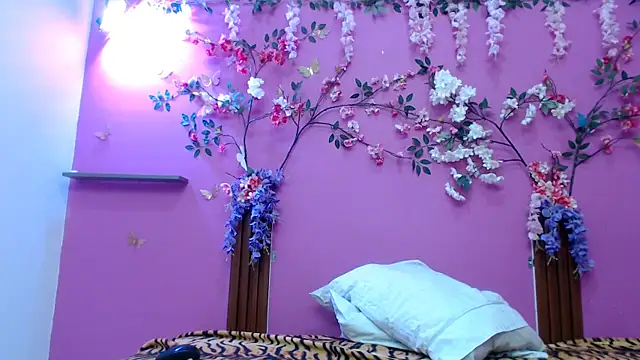 skinnysofia18 online show from March 17, 1:48 pm