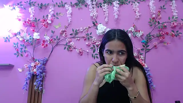 skinnysofia18 online show from February 25, 1:53 pm