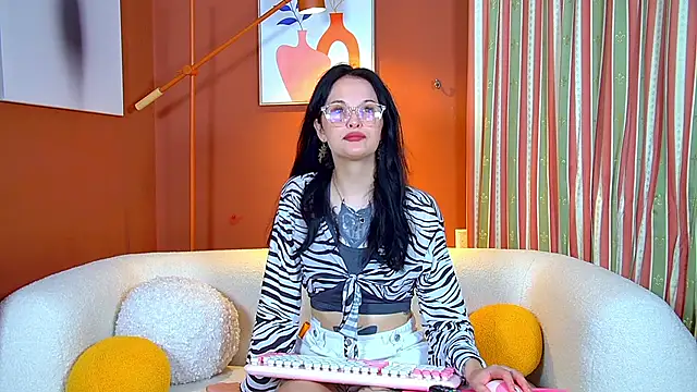 MollyMillsen online show from September 12, 6:37 pm