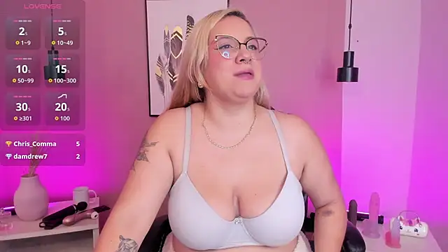 hollie joliie online show from October 10, 12:32 pm