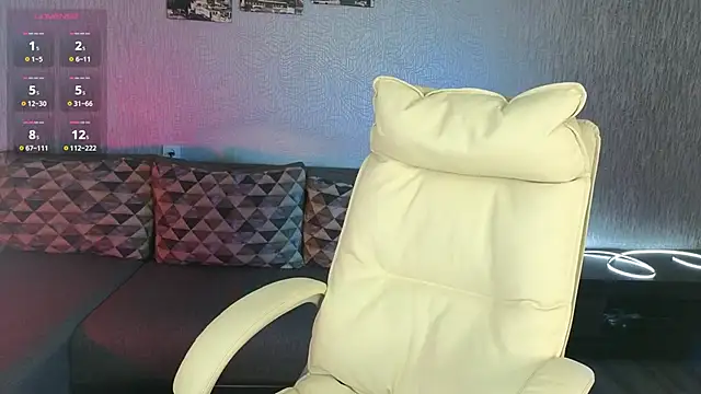 NikkiiStill online show from October 2, 7:19 pm