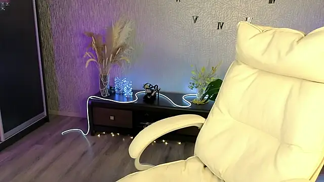 NikkiiStill online show from February 20, 3:27 am