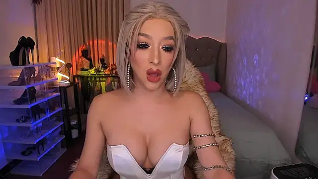 Dream Goddess online show from February 5, 10:40 am