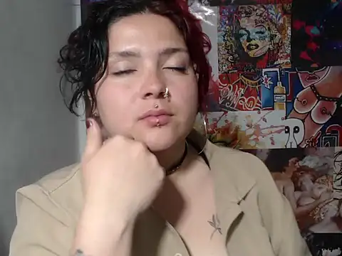 Curvy-Queen online show from October 4, 4:07 am