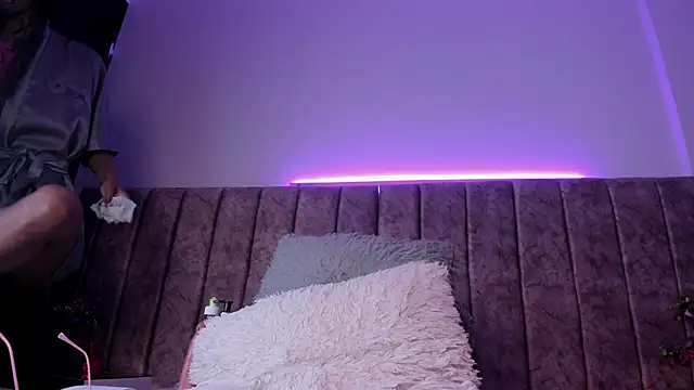 Ambeer fox  online show from April 13, 1:12 pm