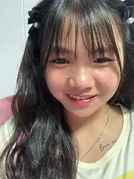 Emlyly-18 online show from September 24, 1:21 pm