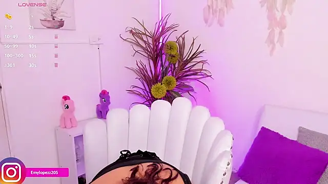 Emylopezz online show from November 18, 9:05 pm