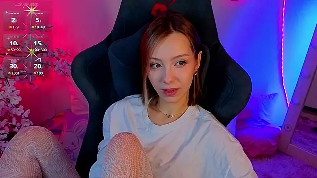 LumMina online show from March 22, 11:38 am