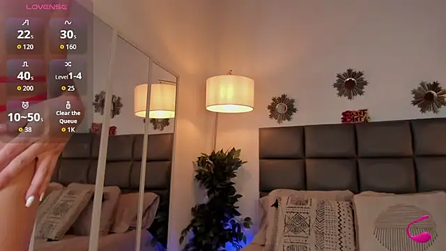 nicolehenna online show from October 11, 10:12 pm