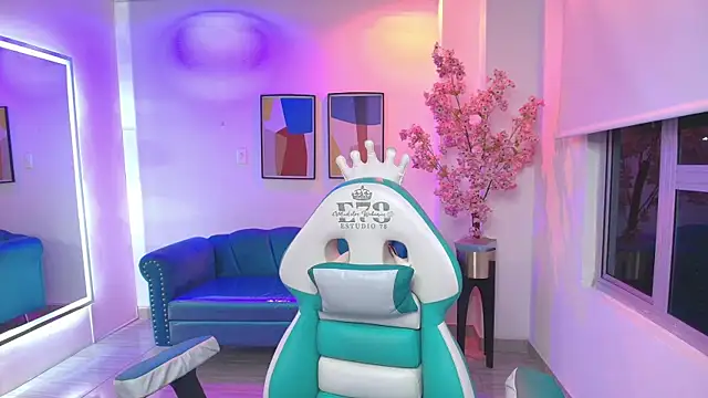 Black roseee online show from April 9, 3:31 am