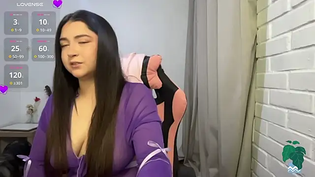 valentinauwu online show from April 8, 1:41 am