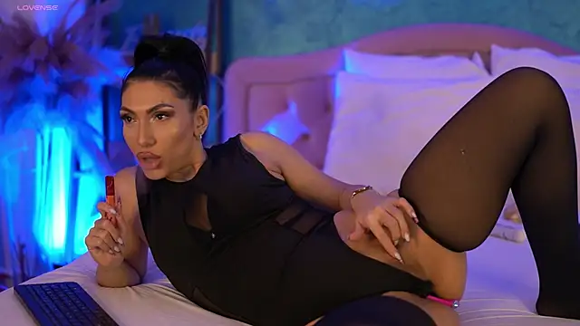 Bella Jonnes online show from February 18, 9:25 pm