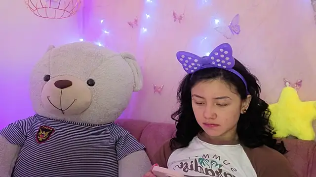 april bennett online show from December 19, 12:30 pm