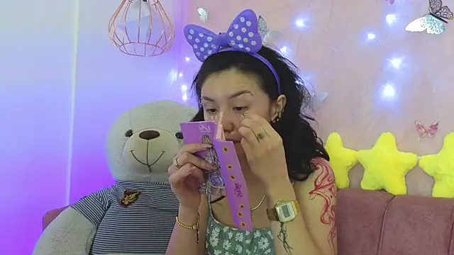 april bennett online show from December 1, 12:41 pm