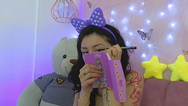 april bennett online show from December 3, 1:24 pm