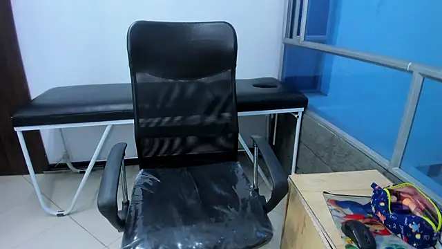 LeilaSmith  online show from January 10, 1:16 pm