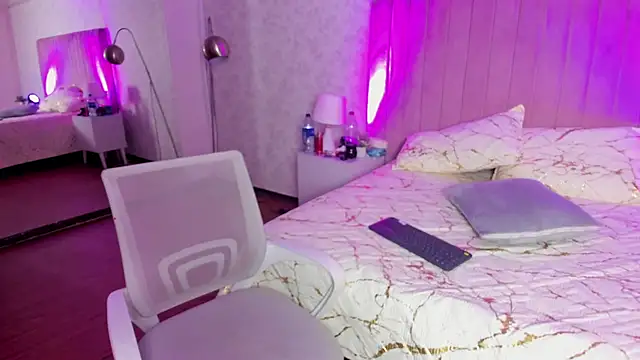 RobinBennett online show from September 28, 2:33 pm