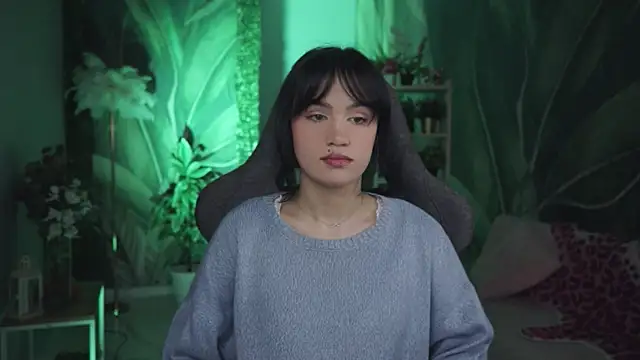 MonicaFarmer online show from April 22, 11:35 pm