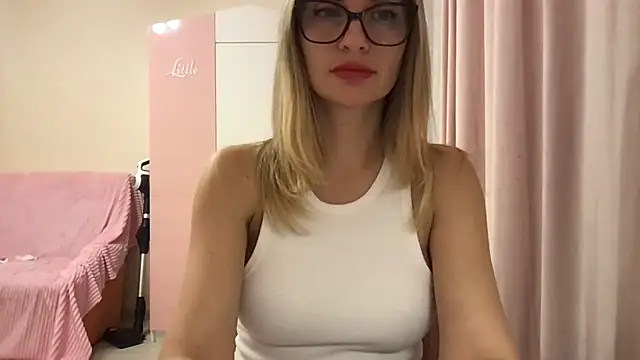 KarelliaStar online show from April 18, 5:04 pm