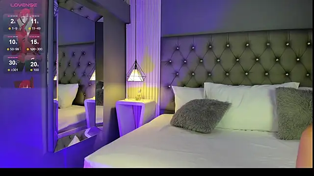 LunaBloomn online show from December 1, 5:04 pm