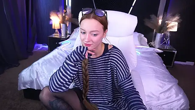 FoxyMayy online show from October 18, 1:36 pm