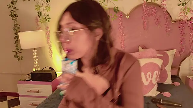 Lauuu2007 online show from April 3, 2:48 pm