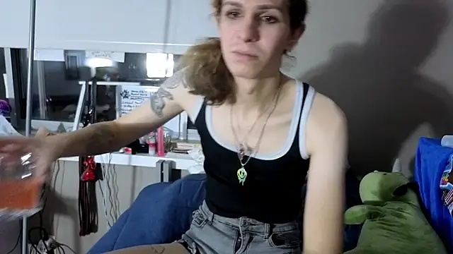 cuddlyavenue online show from November 8, 2:16 am